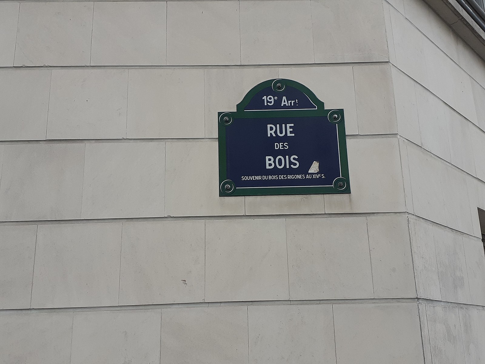 Paris bois. Париж Буа. Rue des bois что это. Переведи на русский язык - 14 rue des bois.