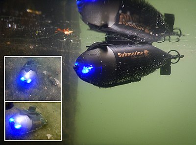 Radio-controlled submarine