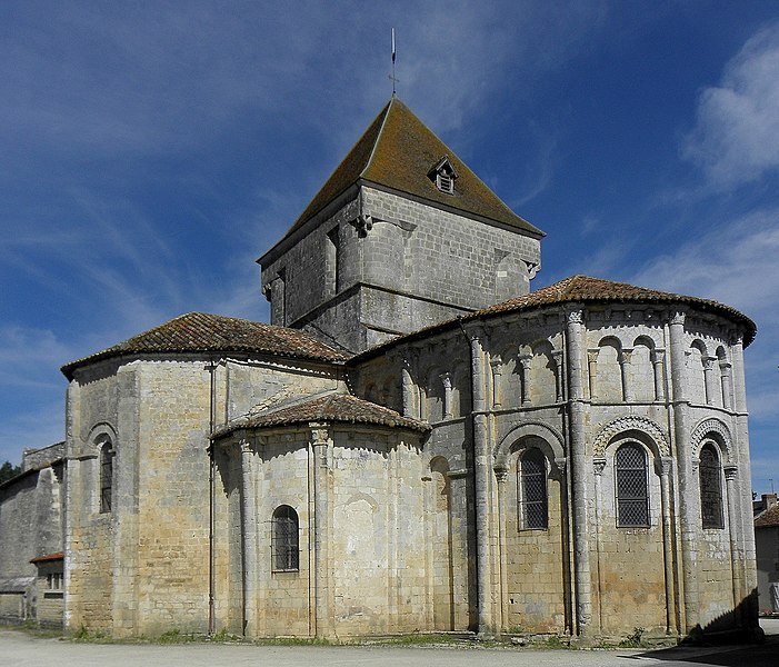 File:Saint-Maurice-la-Clouère (86) Église Extérieur 03.jpg