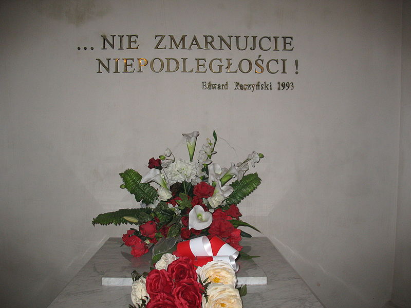 File:Sarcophagus of President Edward Raczyński in Rogalin-2.JPG