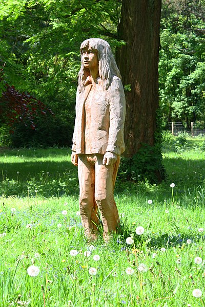 File:Schlosspark-Köln-Stammheim-Peter-Nettesheim-Ausstellung-2010.JPG