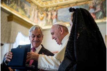 Piñera, Pope Francis and First Lady Cecilia Morel during their visit to the Vatican.
