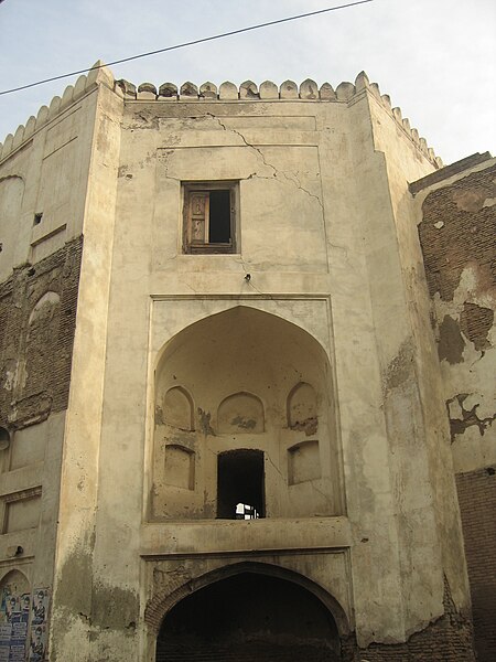 File:Side Panel of the Western Gate, Gorkhatree.jpg