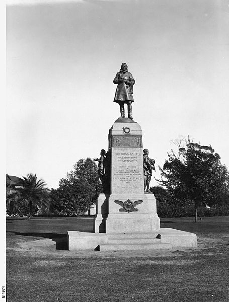 File:Sir Ross Smith Memorial Statue B-4974.jpeg