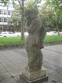 Frau mit Ziegenbockmaske, Skulptur von Herbert A. Böhm, de:Cannstatter Travertin, 1980/1985, Stuttgart-West, Feuerseeplatz 2.