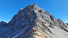 Einstieg in die Route Südostgrat, aufgenommen von der Furschela da Tschitta.