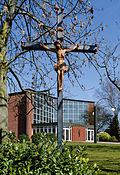 Kreuz auf dem Gelände von St. Barbara in Dümpten