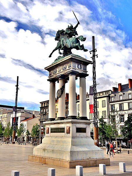 File:Statue de Vercingétorix. (1).jpg