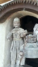 Statueta de lemn din turn (denumită de localnici Bogdan)[1]