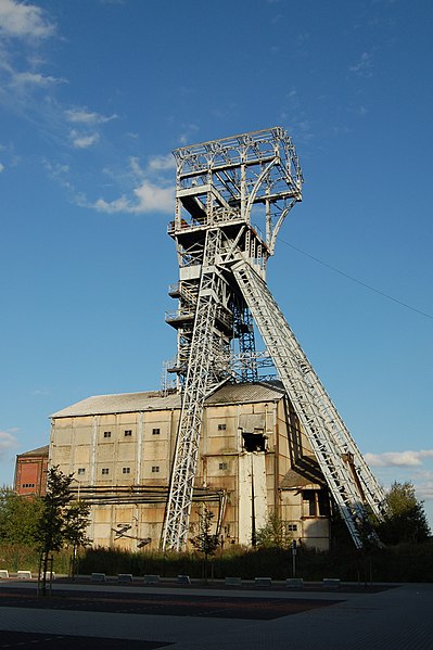 File:Steenkoolmijn Zolder schachttoren.jpg