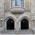 Entrada principal del Edificio Sterling de la Escuela de Derecho de Yale