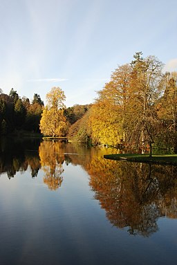 Stourhead Gardens, Lake Scene - geograph.org.uk - 2164246