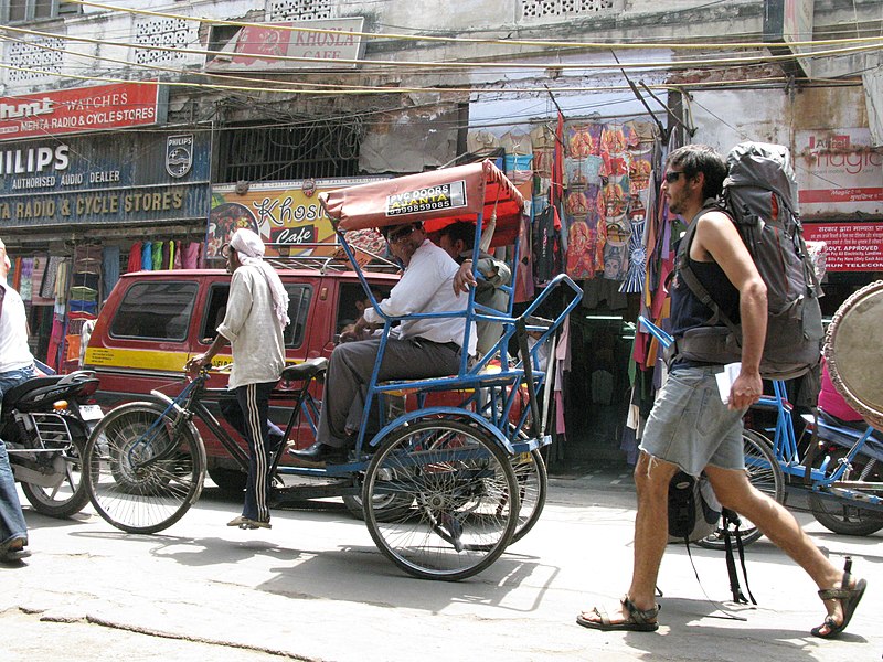 File:Street in Paharganj.jpg