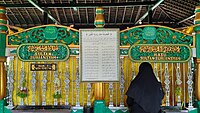 Banjar: Kuburan Sultan Suriansyah wan Ratu di Kubah Sultan Suriansyah, Kuin Utara, Banjarmasin, Kalimantan Salatan. Bahasa Indonesia: Makam Sultan Suriansyah dan Ratu di Makam Sultan Suriansyah, Kuin Utara, Banjarmasin, Kalimantan Selatan. English: The graves of Sultan Suriansyah and the Queen at the Tomb of Sultan Suriansyah, Kuin Utara, Banjarmasin, South Kalimantan.