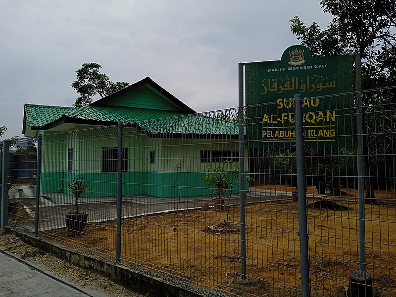 File:Surau Al-Furqan, Pelabuhan Klang (221023) 1.jpg