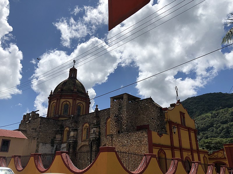 File:Templo de Santa María de Guadalupe - Ahuacatlán, Pinal de Amoles - Qro, Mx (Diagonal).jpg