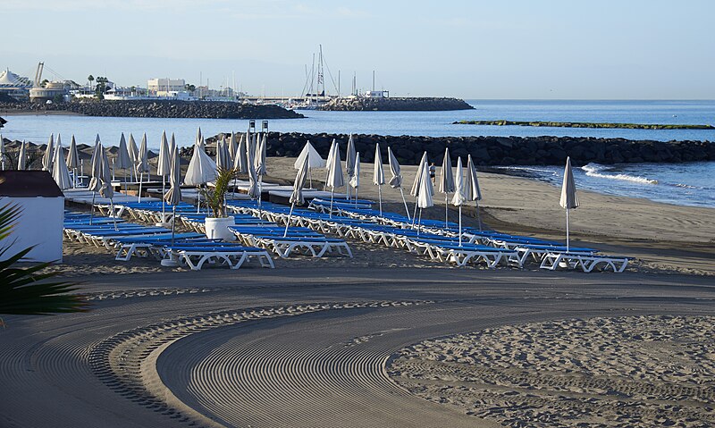 File:Tenerife beach cleaning E.jpg