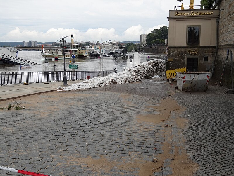 Terrassenufer: Überfluteter Ort der ehemaligen Furt. Am 13. September 1015 stand das Wasser vermutlich noch höher. Zustand 2013.