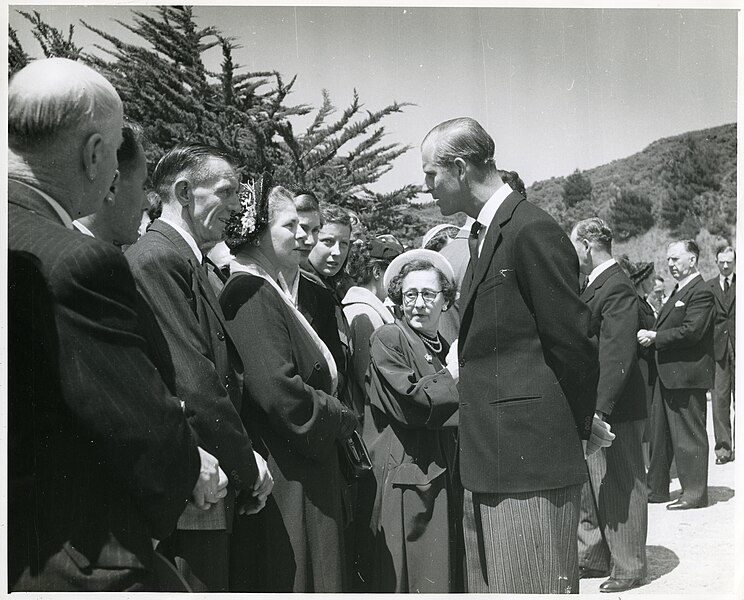 File:The Duke of Edinburgh attending the Tangiwai memorial, 1953.jpg