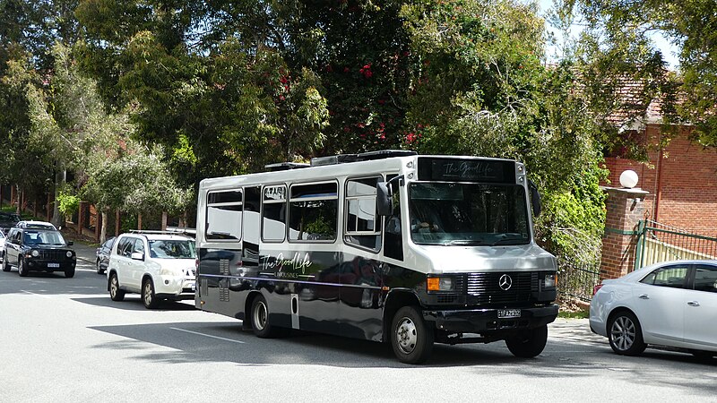 File:The Good Life Limousines Mercedes-Benz LO812 (Custom Coaches) 1FAZ932 @ Hill Street,Perth CBD.jpg