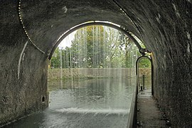 Le rideau d'eau à l'entrée amont du tunnel fluvial.