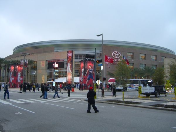 Spectators make their way into Toyota Center through the LaBranch street entrance prior to the tip-off of the 55th NBA All-Star game on Sunday, Feb. 1