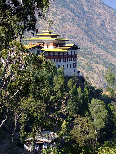 File:Trashigang Dzong-a-2008-01-02.jpg