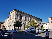 Fotografia que mostra em grande plano o Tribunal Distrital de Thiers, local onde se situava o castelo do Senhor de Thiers até ao século XIX.