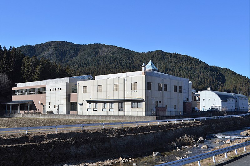 File:Tsugu Green Plaza and Tsugu River ac.jpg