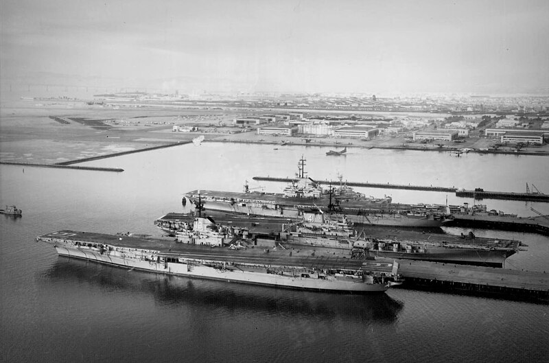 File:USS Hancock (CVA-19) Bon Homme Richard (CVA-31) and Midway (CVA-41) at NAS Alameda 1958.jpeg