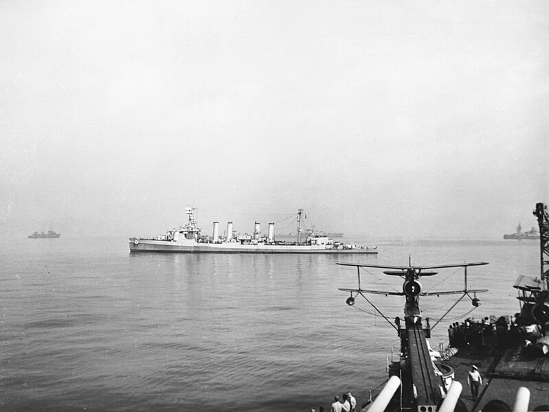 File:USS Omaha (CL-4) off Southern France in August 1944 (80-G-256278).jpg