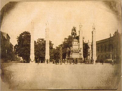 Oldest known photograph of the statue