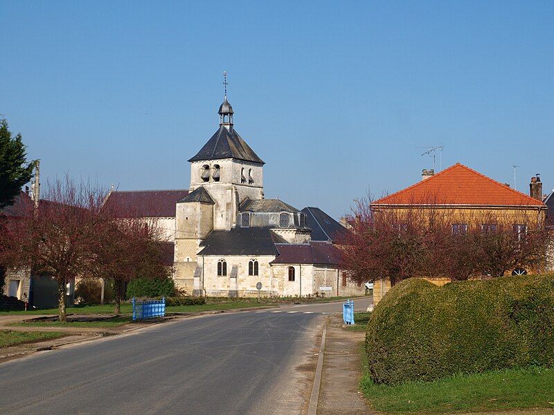 File:Vendresse-FR-08-église-02.jpg