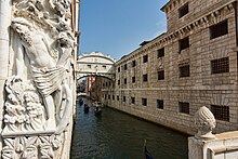 Venise - Pont des Soupirs.jpg