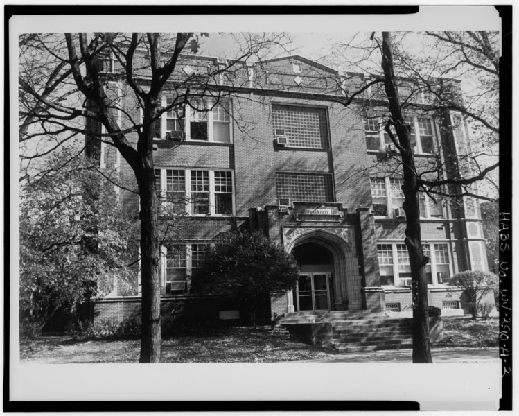 File:View, west side, front elevation - Marshall University, Northcott Hall, 400 Hal Greer Boulevard, Huntington, Cabell County, WV HABS WVA,6-HUTO,2A-2.tif