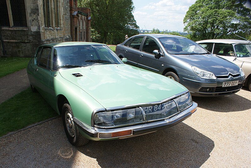 File:View of a Citroen SM outside Eltham Palace - geograph.org.uk - 5797544.jpg