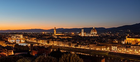 Fail:Vista de Florencia desde Piazzale Michelangelo, Italia, 2022-09-18, DD 212-214 HDR.jpg