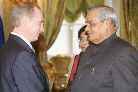 Vajpayee with Russian president Vladimir Putin on 6 November 2001