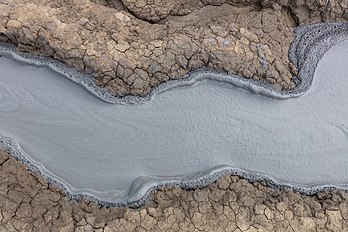 Fluxo de um vulcão de lama de Berca, uma reserva geológica e botânica situada próxima à localidade de Berca no distrito de Buzău, Romênia. (definição 8 688 × 5 792)