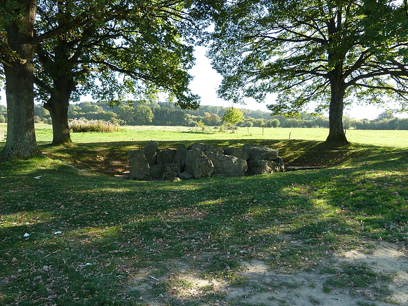 File:Wéris-dolmen d'Oppagne (2).jpg