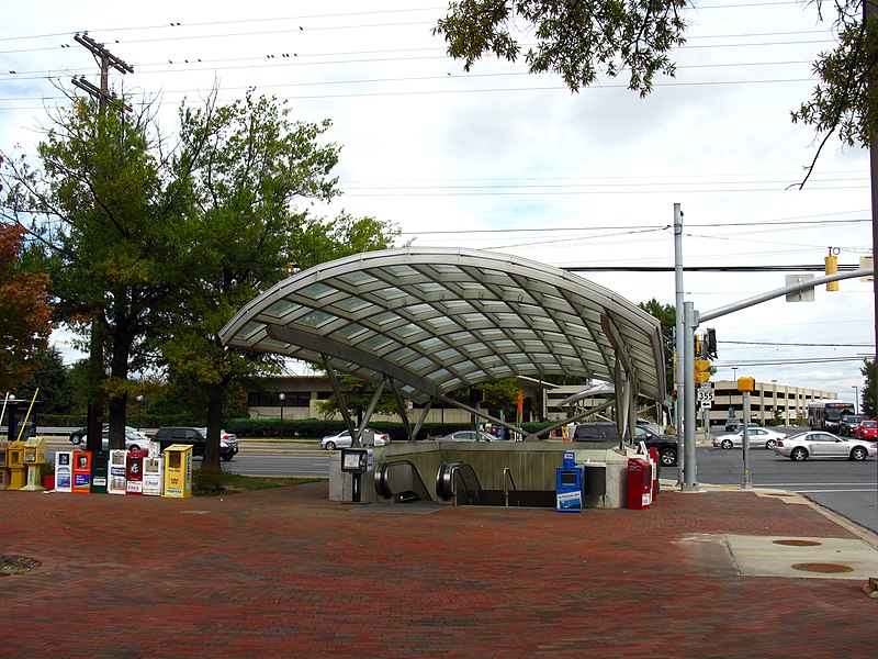 File:White Flint - Metro Underpass.jpg