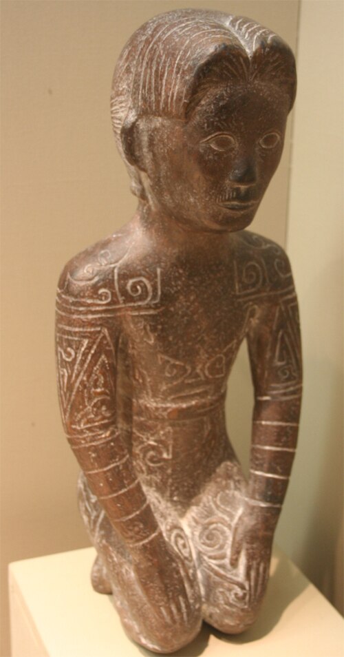 Statue of a man with short hair and body tattoos typical of the Baiyue, from the state of Yue