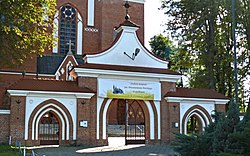Zespół kościoła p.w. Przemienienia Pańskiego - brama - - Garbów, gmina Garbów, powiat lubelski, woj. lubelskie ArPiCh A-A-3 1-4.JPG