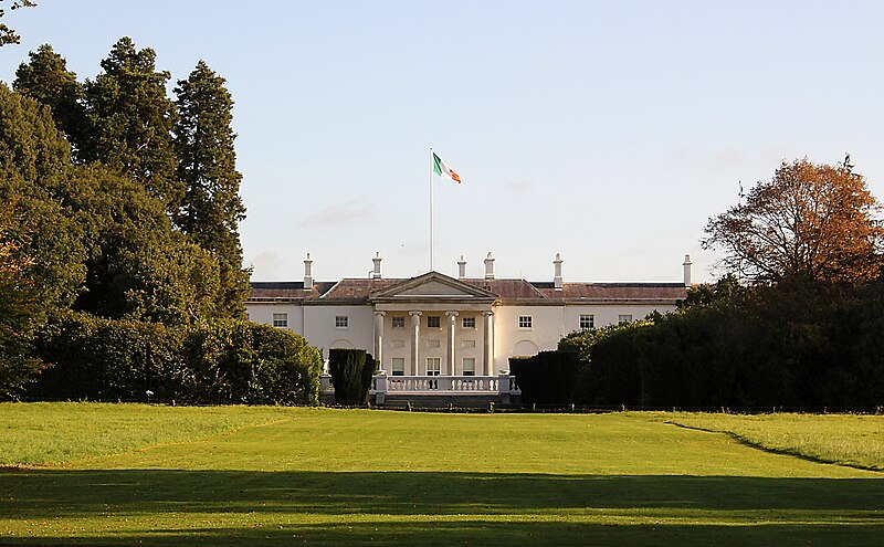 File:Áras an Uachtaráin-2011.jpg