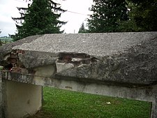 Поклопац саркофага у градском парку у Шипову, у чијој се непосредној близини налазе и терме са Громила, 4. век .
