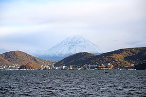 Авачинский залив и вид на Корякскую сопку