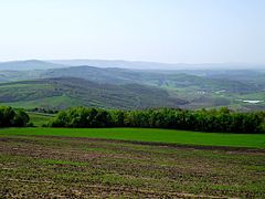 À gauche de la photo, la colline de Bălănești, point culminant du pays.