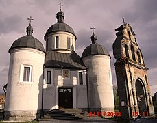 Церковь Святого Николая построена на месте деревянной церкви Святого Николая Мирликийского, которая сгорела в 1944 году