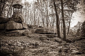 Черкаська: Скеля Даури (Тарпейська скеля) в парку «Софіївка» (місто Умань) © Євген Самученко