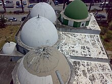Close-up of the domes of the mosque Swr@ mn lmy'dhn@ 1.jpg